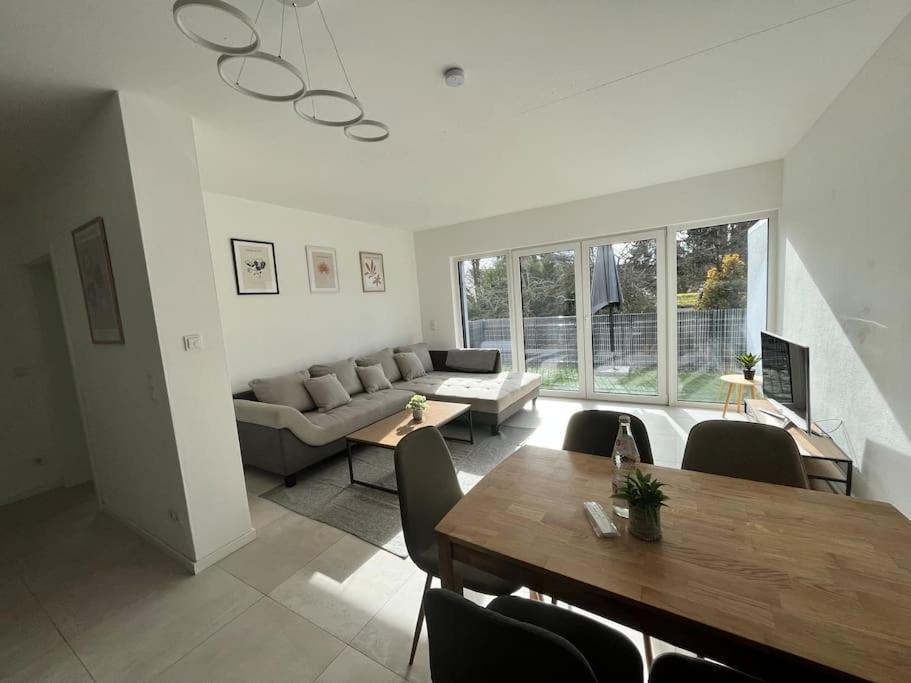 3 Zw 95 M2 Neubau Kostenlos Parkplatz Im Hof Kitzingen Extérieur photo