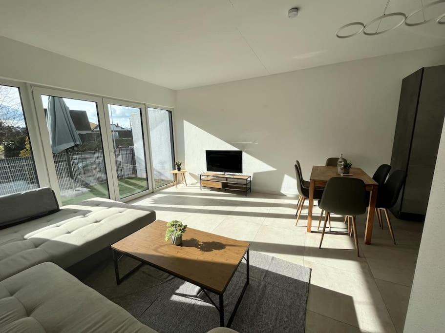 3 Zw 95 M2 Neubau Kostenlos Parkplatz Im Hof Kitzingen Extérieur photo